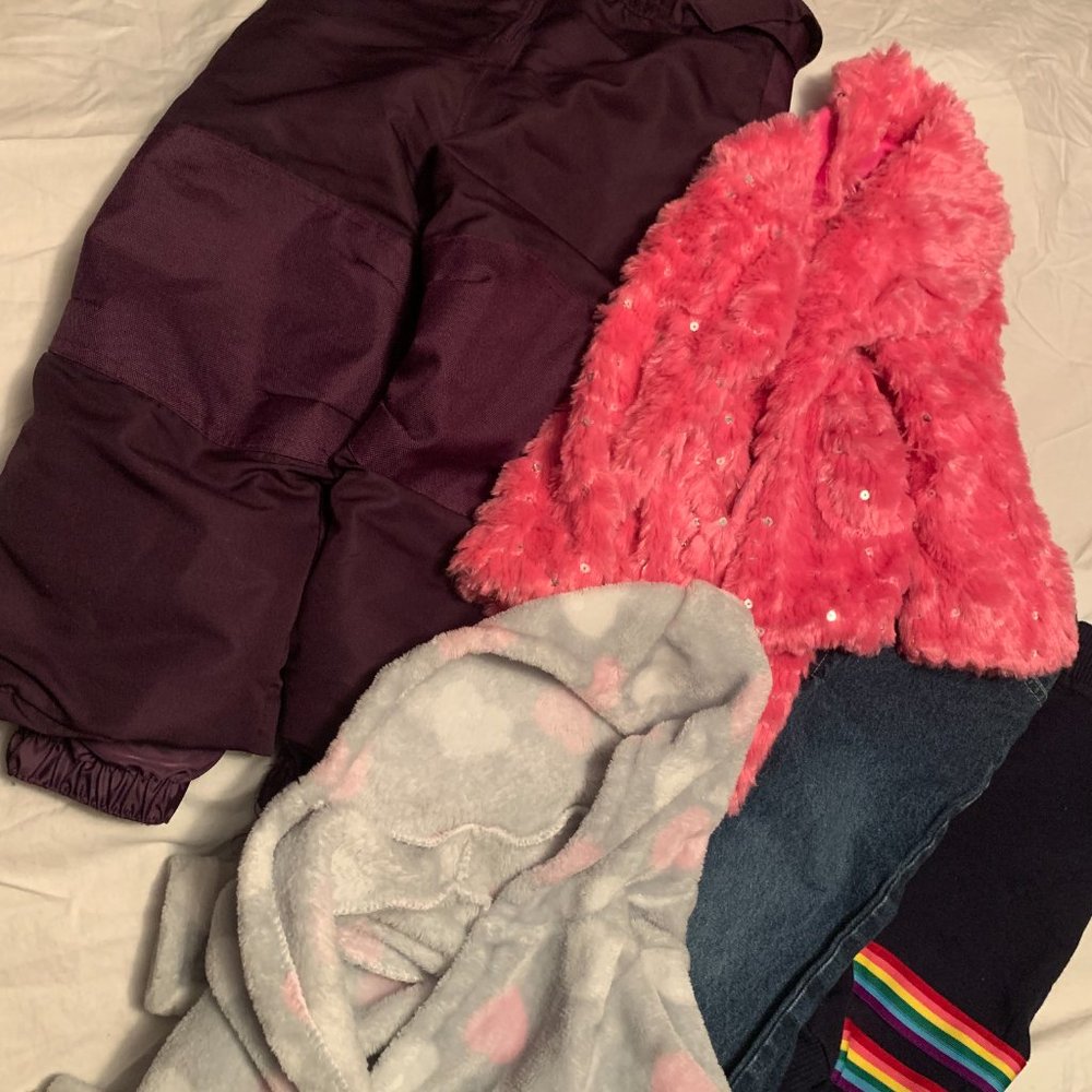 A lot 10 Piece SZ 0-24M Baby Girls Seasonal Clothing Bundle - Picture 9 of 9